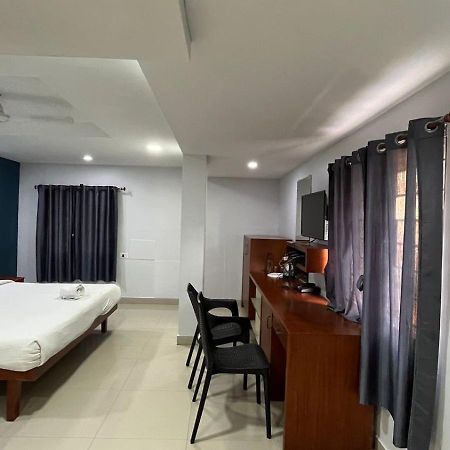 The Reach Hotel Kochi Buitenkant foto