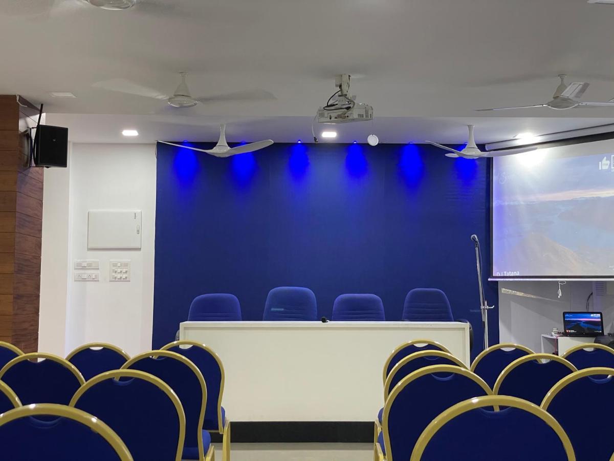 The Reach Hotel Kochi Buitenkant foto