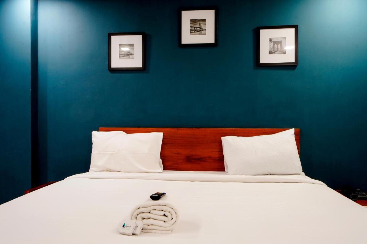 The Reach Hotel Kochi Buitenkant foto