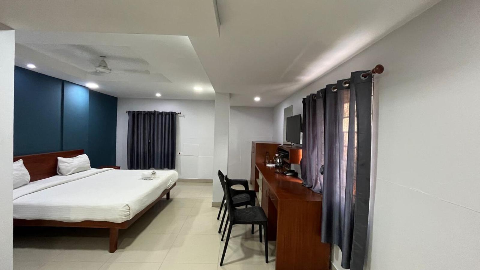 The Reach Hotel Kochi Buitenkant foto